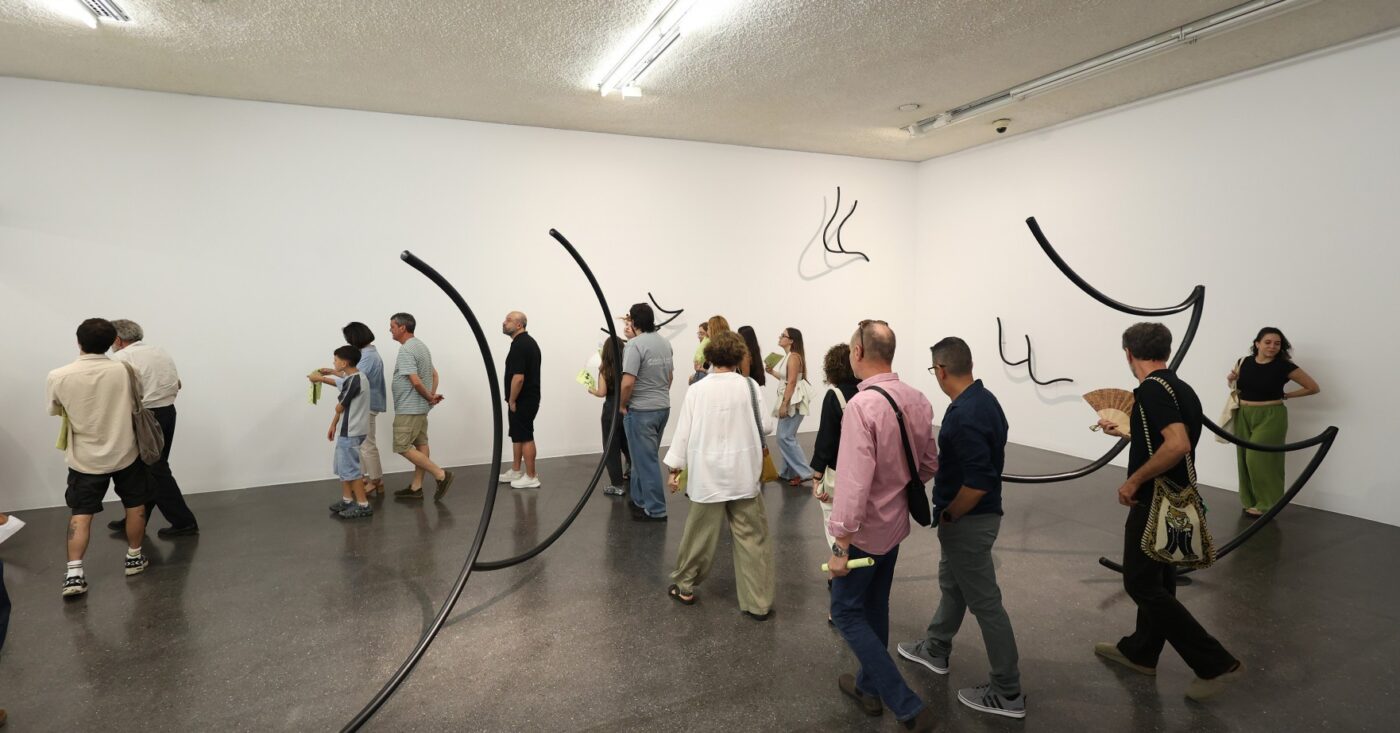 Guided tour of ‘A Parrot, Three Bars and Gold Teeth’ by Pérez and Requena